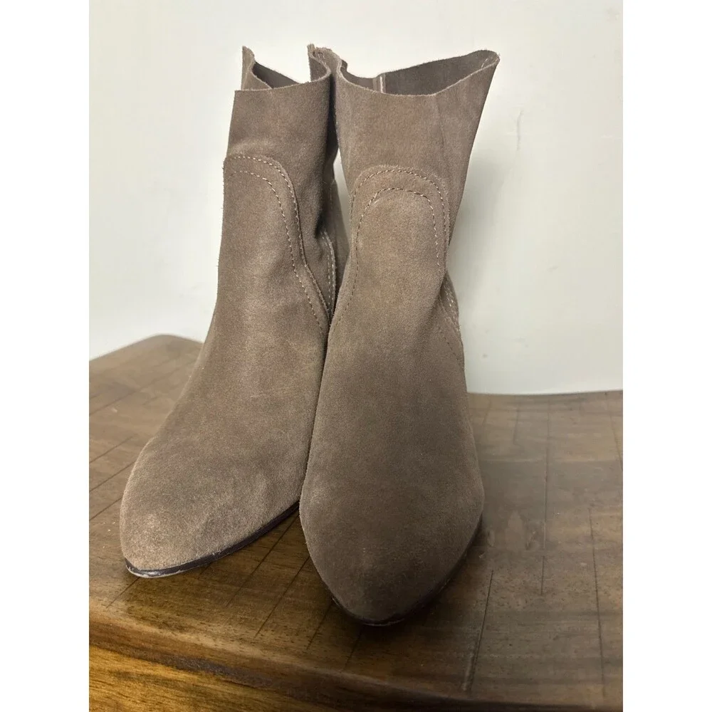 Vince Camuto Taupe Suede Ankle Booties Womens 8 Block Heel Pointed Toe Boots